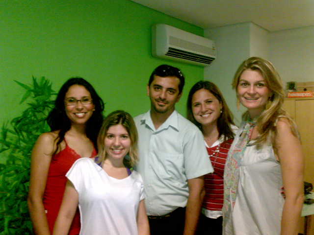 (Equipe Amora Comunicação, da esquerda para a direita: Monique, Tatiana, eu, Ana Carolina e Roberta)