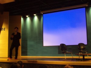 Oscar Ferreira apresentando o Circuito 4x1