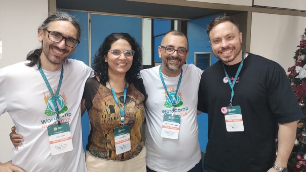 A turma do WordPress Meetup RJ - Design para WordPress (Da esquerda para a direita: Hans Mösl, Raquel Reis, eu e David Arty)
